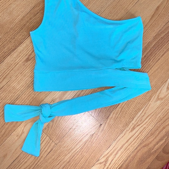 One-Shoulder Waist-Wrapped Crop Top - Picture 4 of 7